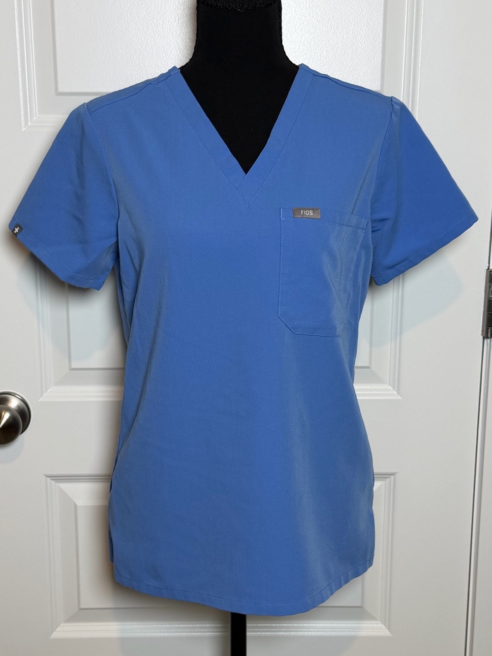 FIGS Catarina One-Pocket Scrub Top in Ceil Blue XXS